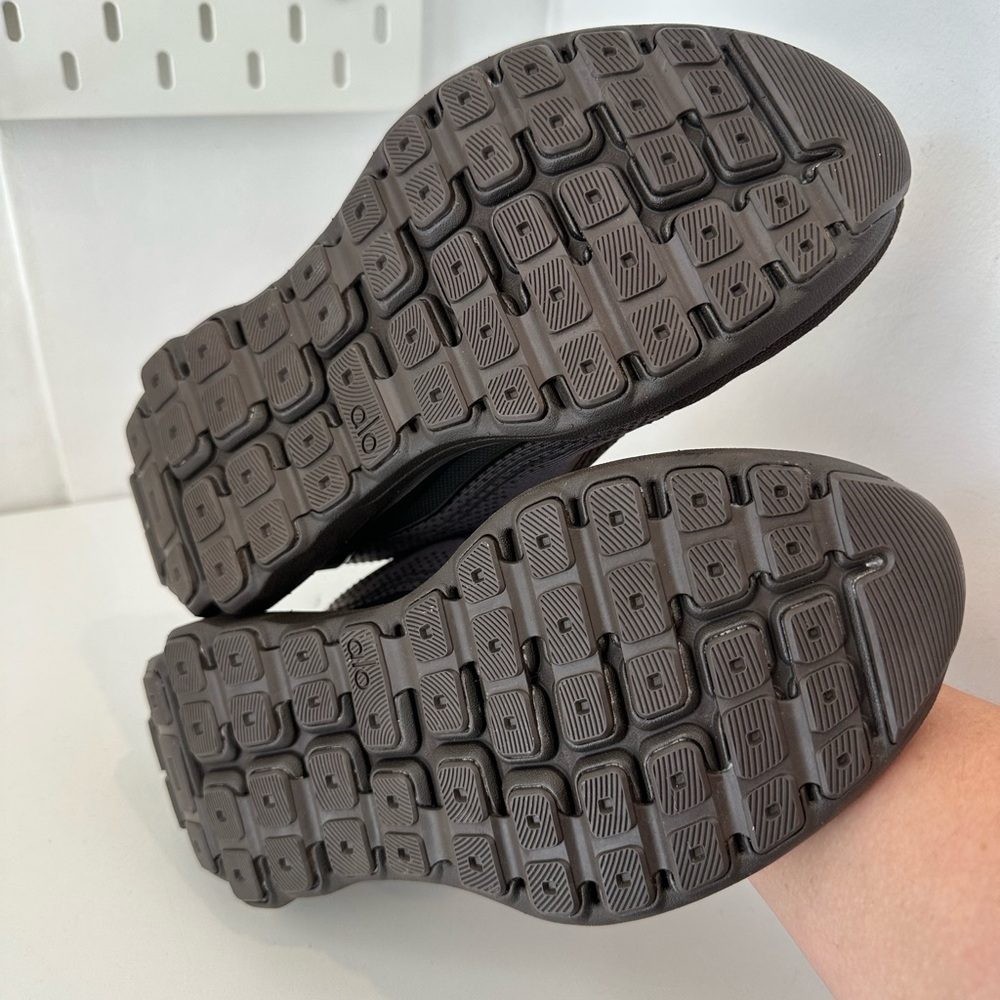 ALO Yoga Runner Brown Sneakers - Picture 3 of 4